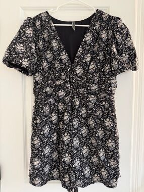 Anthropology Black Floral V-Neck Women’s Romper with pockets
